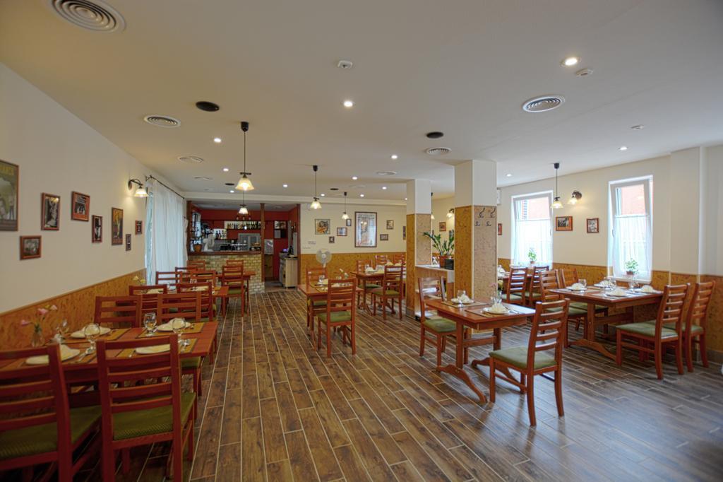 Casablanca Rooms And Restaurant Дебрецен Екстер'єр фото