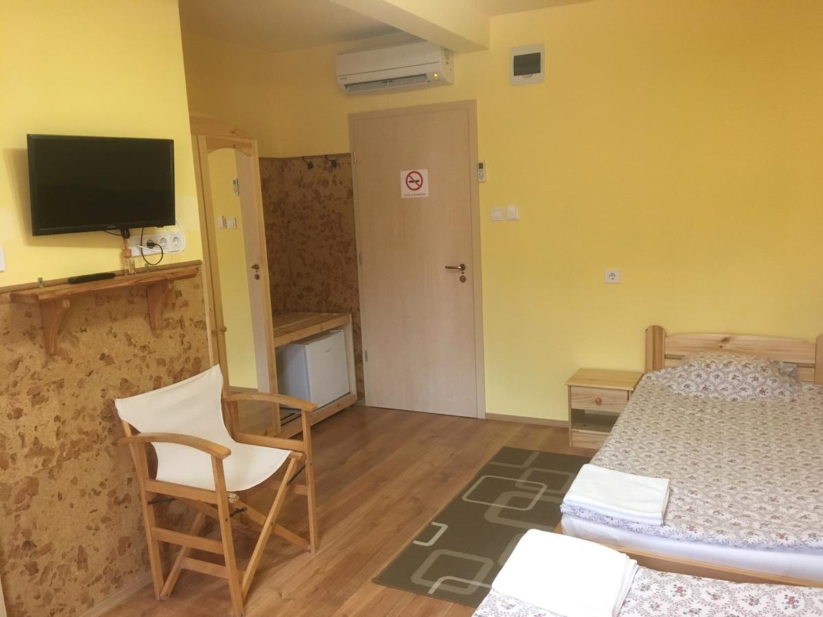 Casablanca Rooms And Restaurant Дебрецен Екстер'єр фото