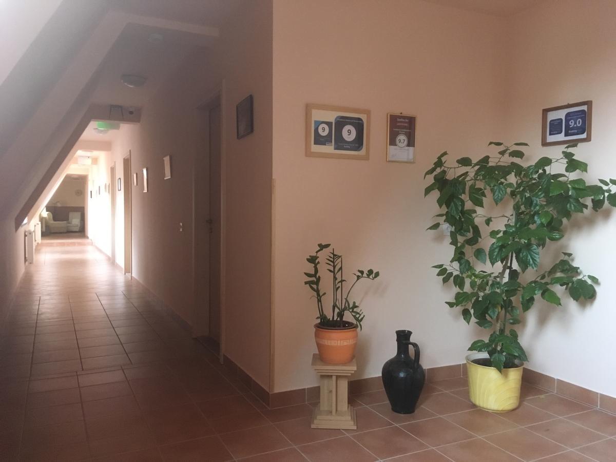 Casablanca Rooms And Restaurant Дебрецен Екстер'єр фото